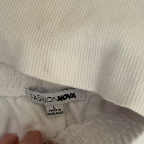 Fashion Nova White and Red Women's Shorts Set - Picture 3 of 5